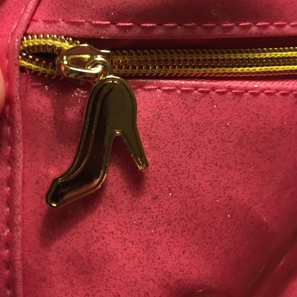 Disney Danielle Nicole Cinderella Gus Cosmetic Bag - Picture 6 of 8